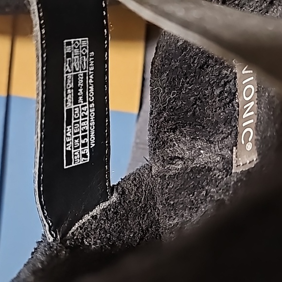 Vionic slippers - Picture 4 of 4